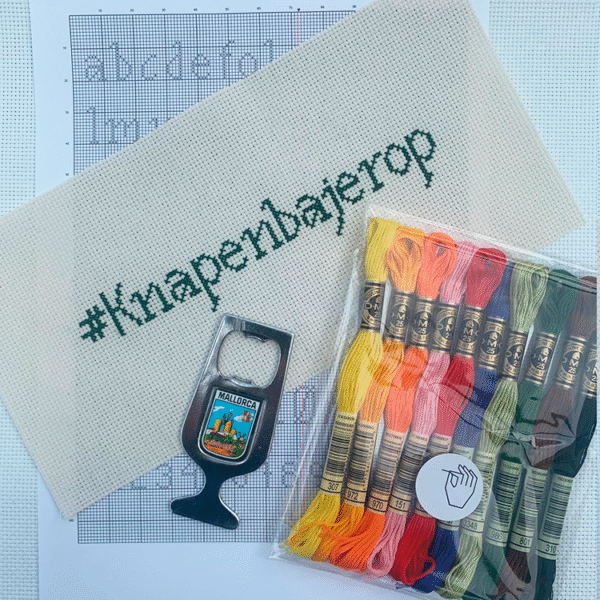 ABC+10farver Broderikit: Broderistens håndskrift som alfabet