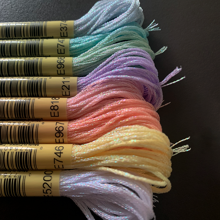 8 farver DMC Light Effects - Perlemor på snor