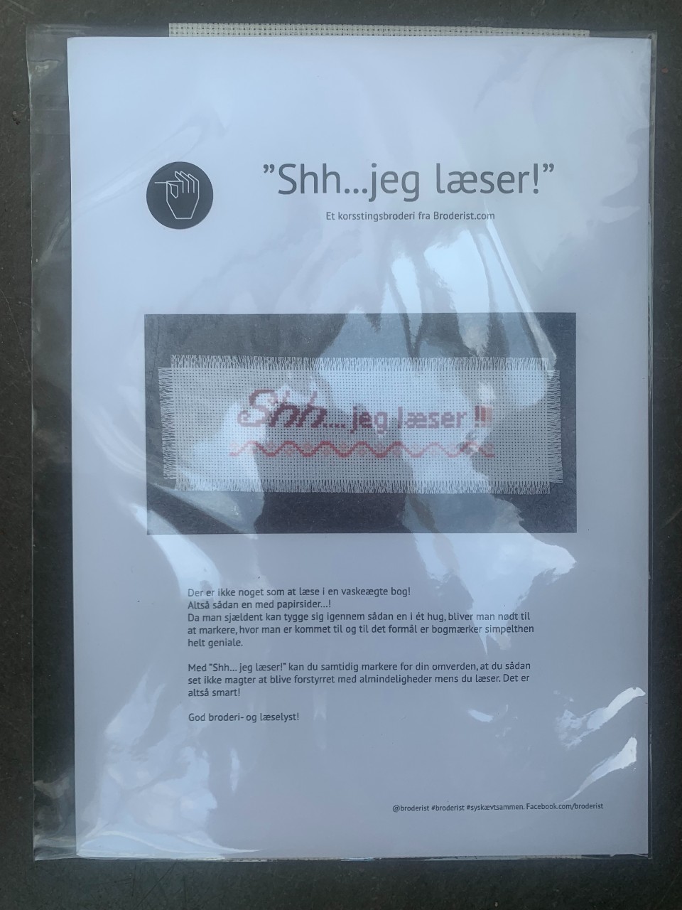 Broderistens bogmærke "Shh... jeg læser"