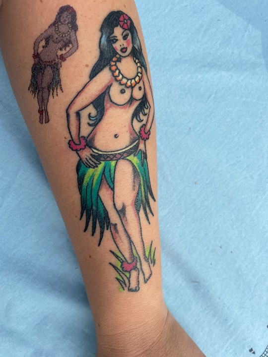 Broderistens ægte fake tatovering