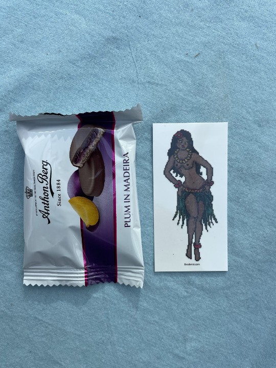 Broderistens ægte fake tatovering