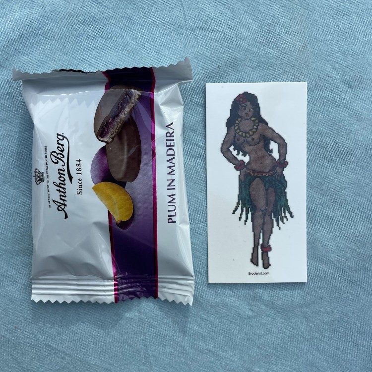 Broderistens ægte fake tatovering