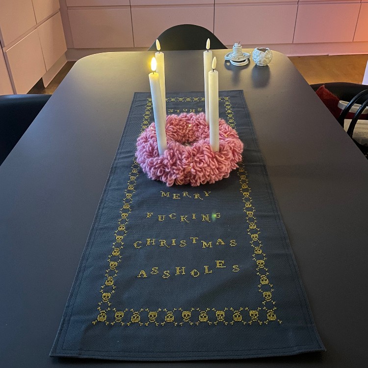 Broderistens BADASS juleløber