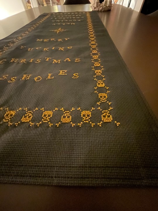 Broderistens BADASS juleløber