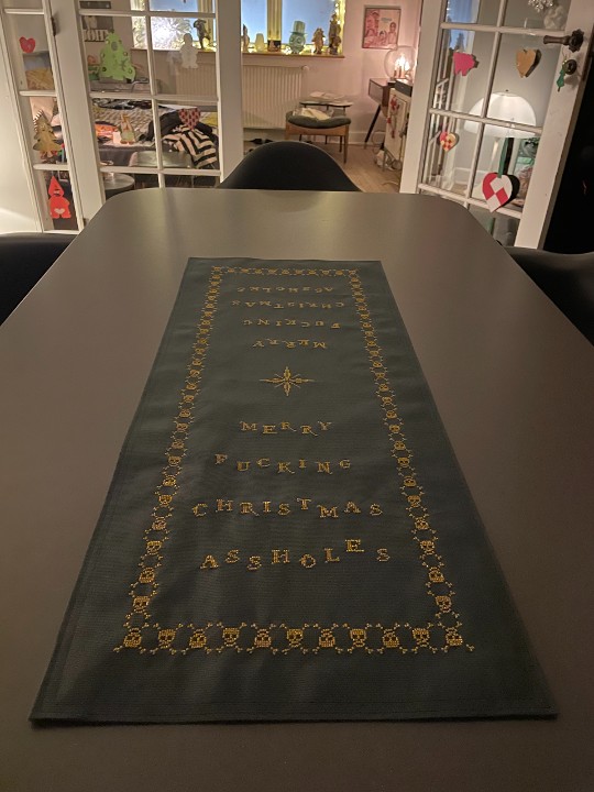 Broderistens_Badass_Juleloeber_web3 Mønstre til download - julemotiver