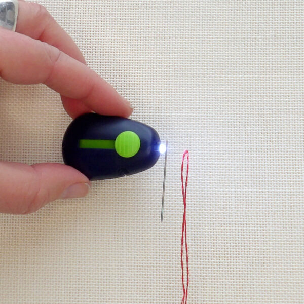 Broderistens nåletræder med lys - wuuhuu!