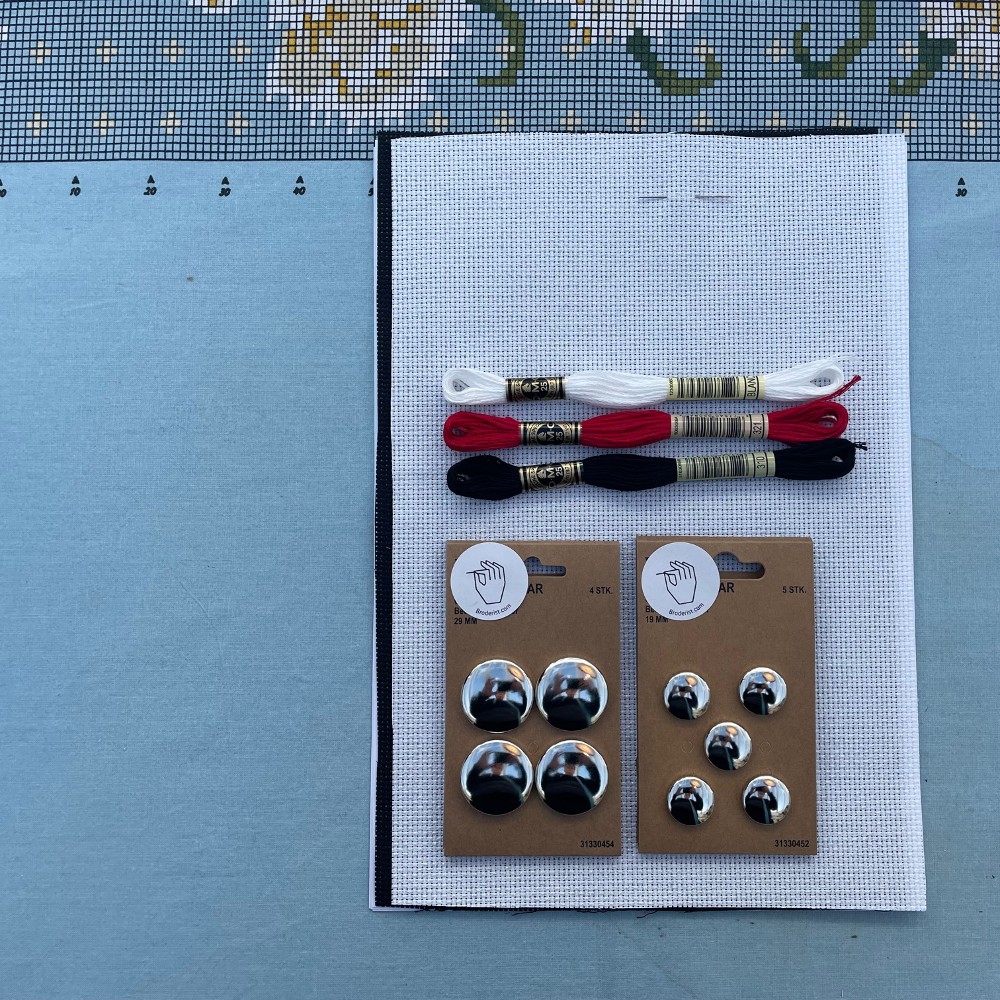 Broderistens broderede knapper