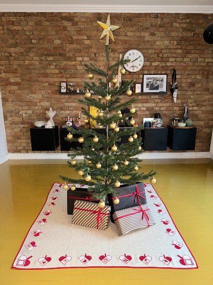 Broderistens Badass Juletræstæppe