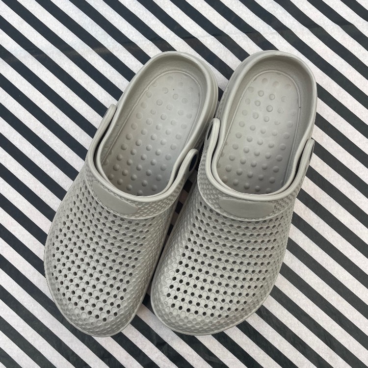 Broderist_sko_beige Broderistens broderede sko