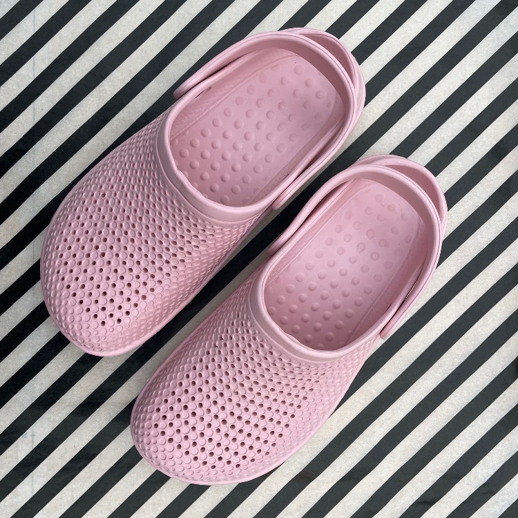 Broderist_sko_lyserød_sportsmode Broderistens broderede sko