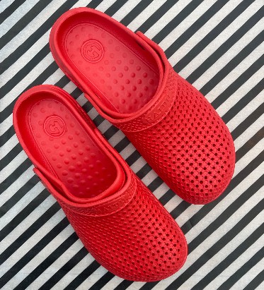 Broderist_sko_rød Broderistens broderede sko