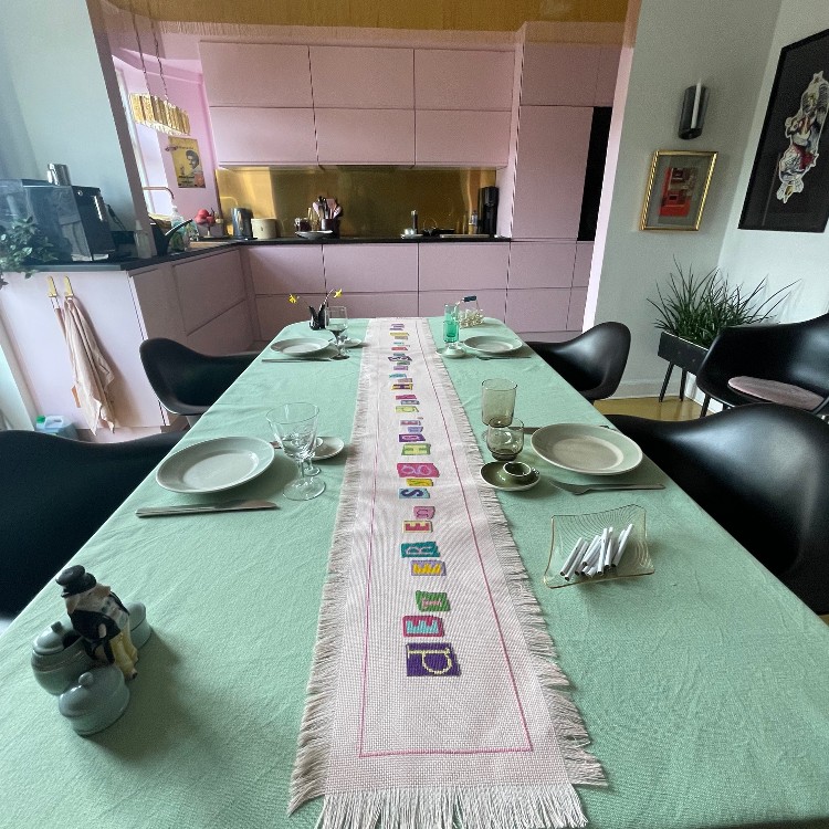 Latterligt lang påskeløber