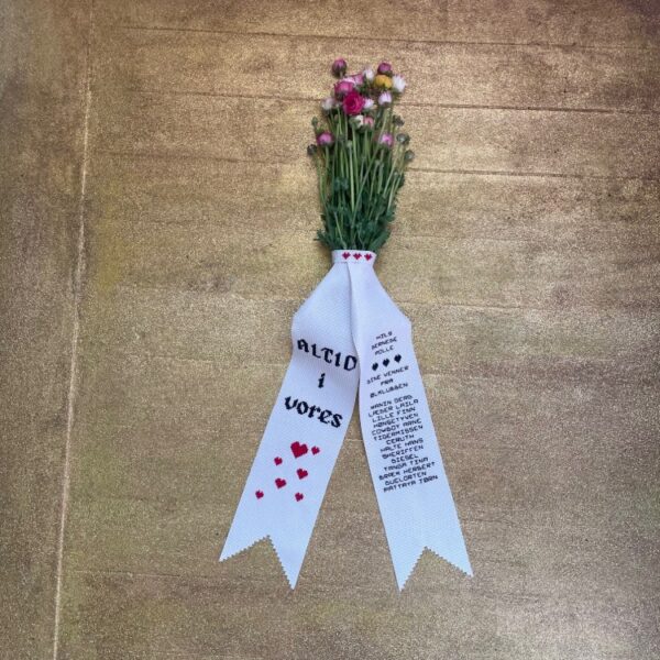 Broderist_sorgogsytøj_altid_i_vores_hjerter Sorg & Sytøj - Broderistens begravelsesbånd