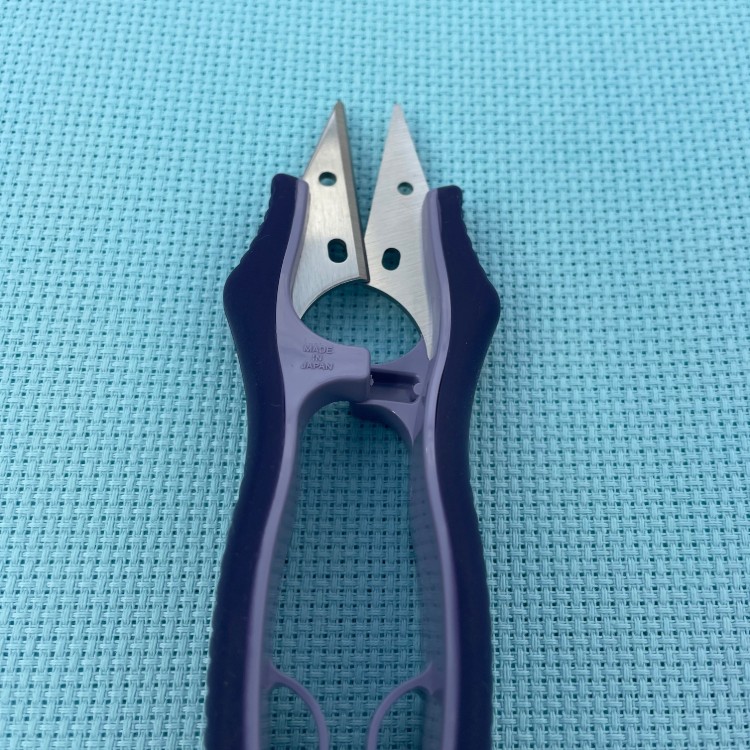 Broderistens lågsus cutter (KAI)