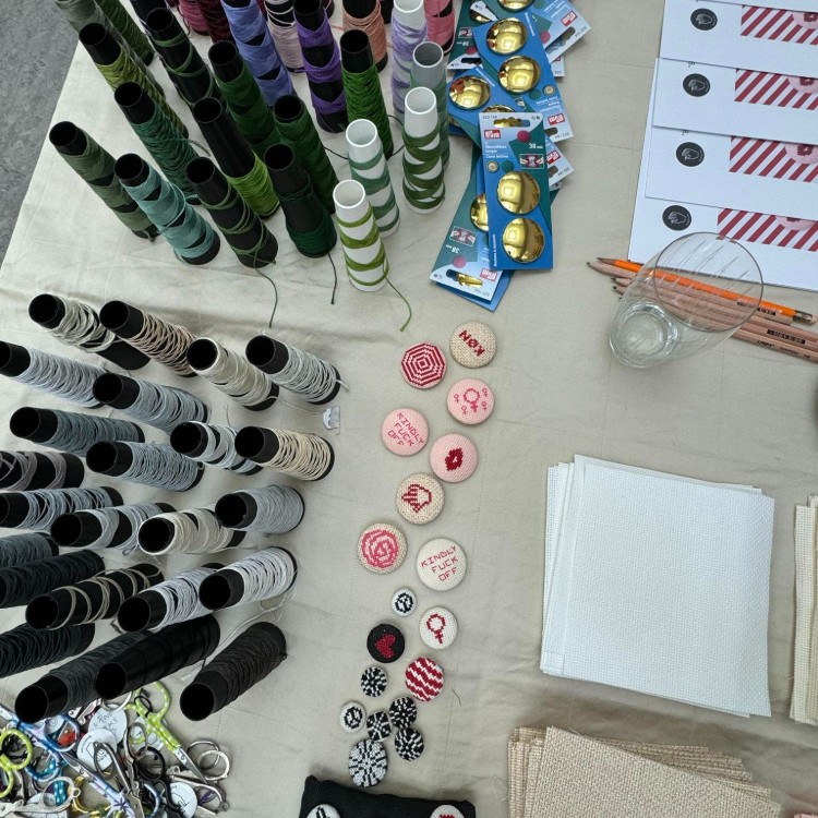 Broderistens KØNne knapper