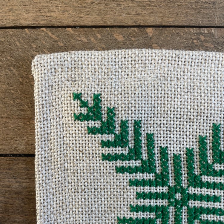 Broderistens "Grøn TOP" Juletræstæppe