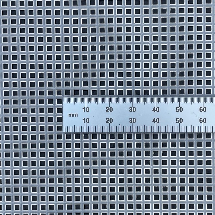 Broderistof | Plastic canvas | Hvid 2,3