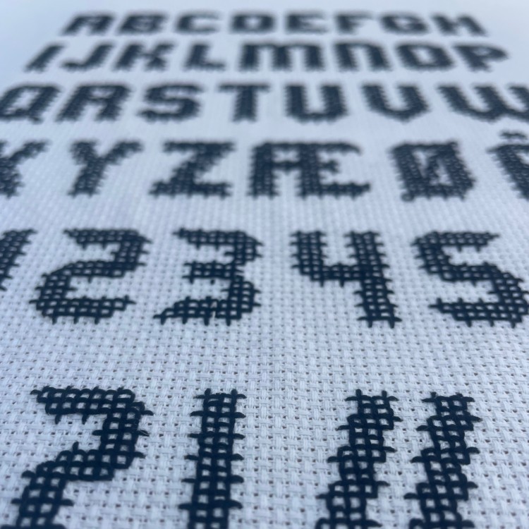 Broderist_alfabet_sortseer_detalje1 Mønstre til download - alfabeter