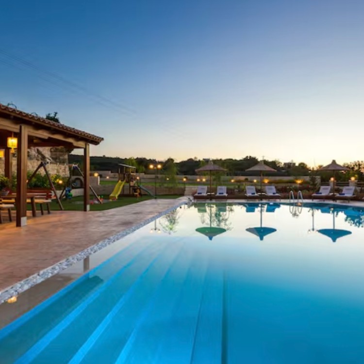 Luksus raseri broderi på Kreta 11.-17. maj 2026 (12.500 kr.)