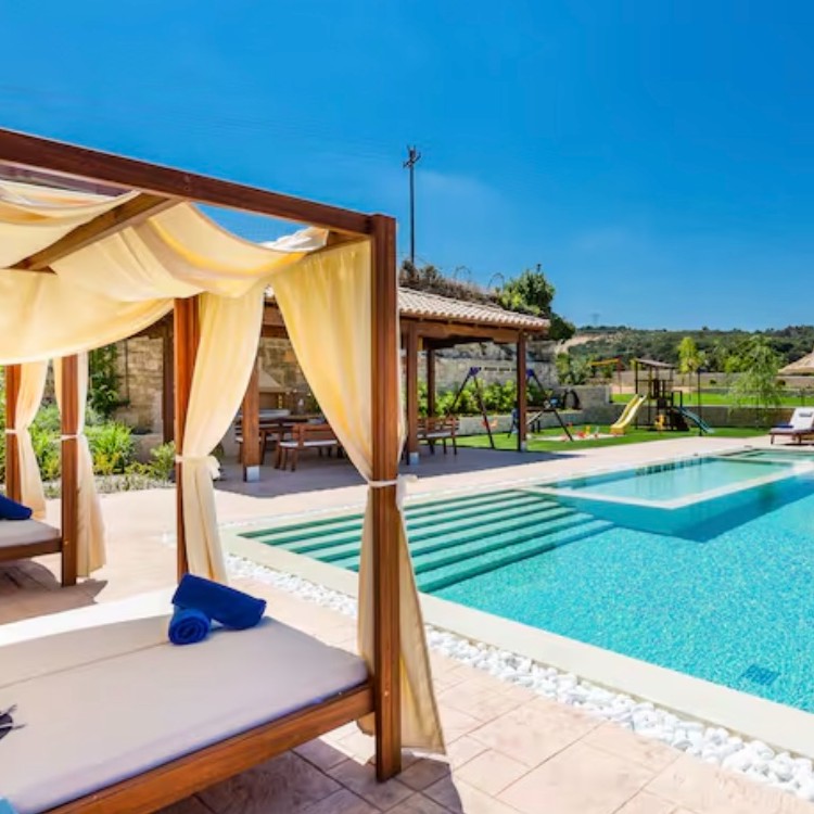 Luksus raseri broderi på Kreta 11.-17. maj 2026 (12.500 kr.)