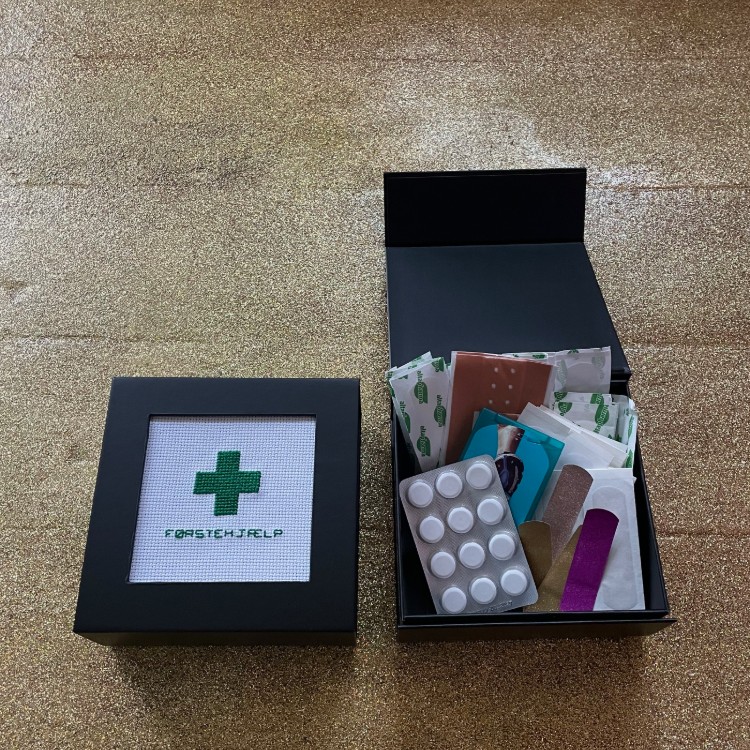 Broderist_Box_Førstehjælp1 Broderistens "Førstehjælpsbox"