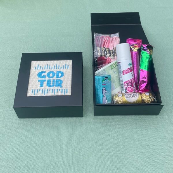 Broderistens "God tur" box