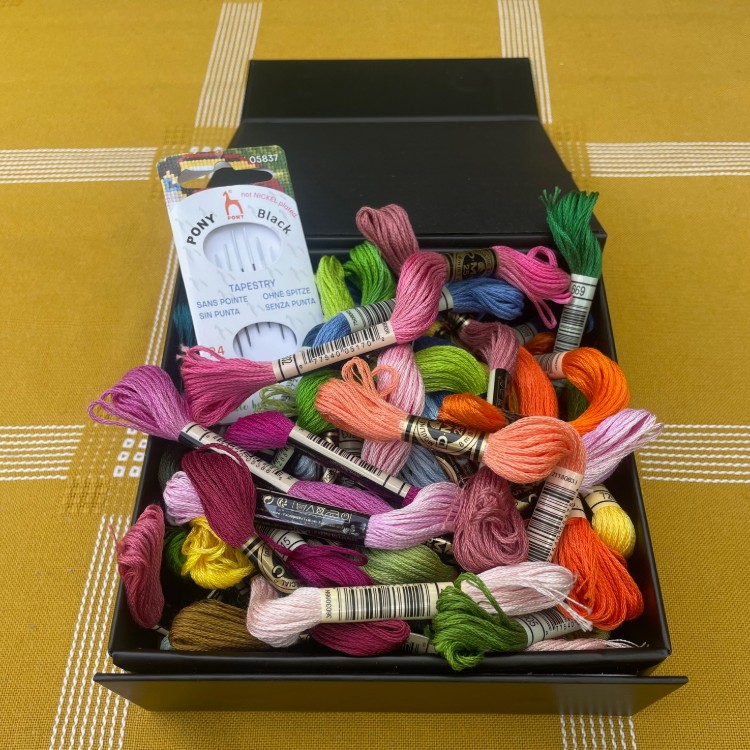 Broderistens "Happy" box