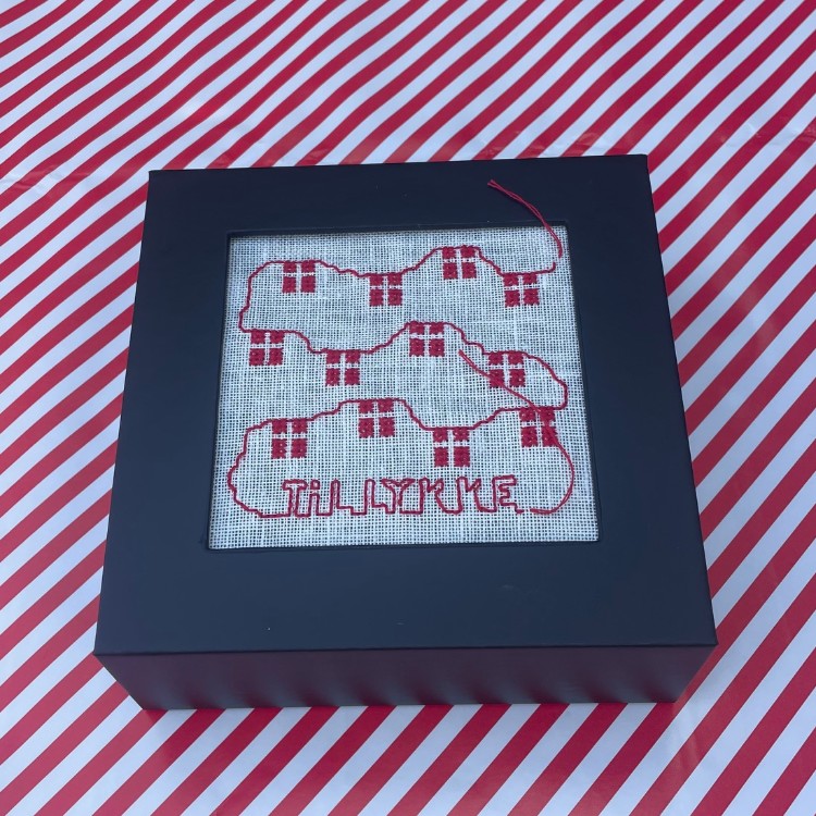 Broderist_Box_Tillykke2 Mønstre til download - BOXE