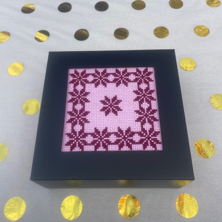 Broderist_julestjerne_box_closeup_web Mønstre til download - BOXE