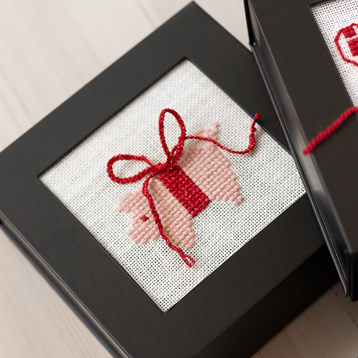 Æske-Broderist-Krea-Deluxe-WEB-4 Krea Deluxe "Stukket gris" box (uld/hør)