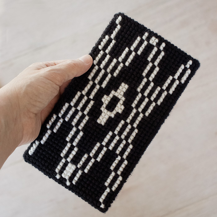 Broderistens brilleetui "Stripes"