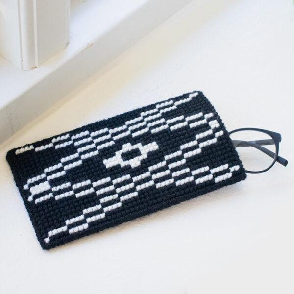 Broderistens brilleetui "Stripes"