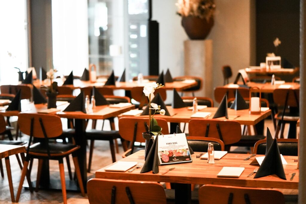 csm_hotel_pejsegaarden_interioer_restaurant_maj_2024_16_f47ce47db6 Broderi, teori og en masse John Mogensen (16.-17. jan. '27)